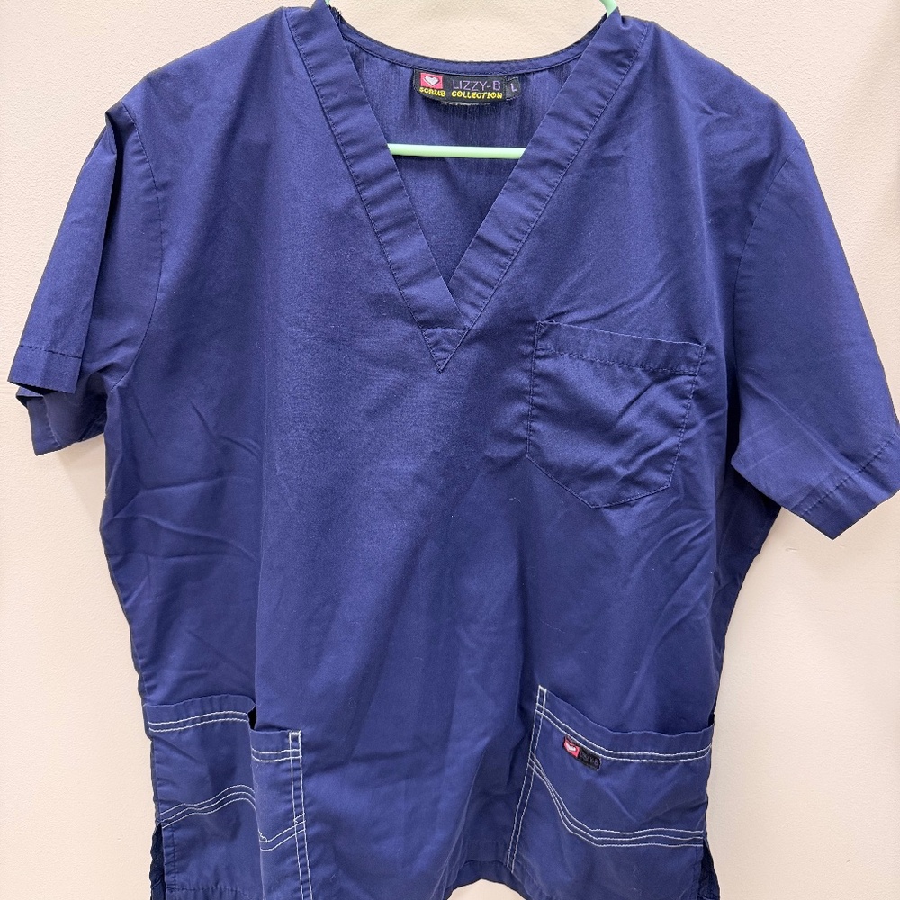 LIZZY- B SCRUB TOP SIZE L